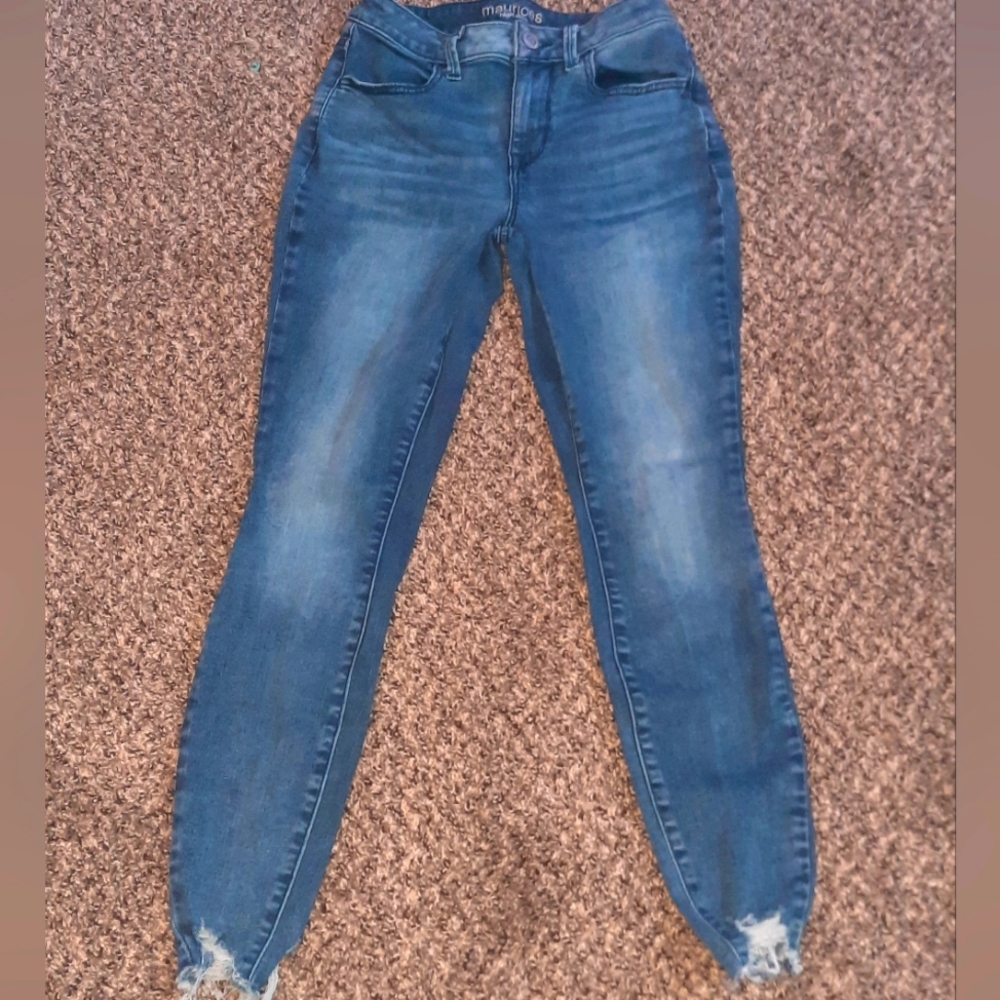 Maurices High-Rise Skinny Jeans with cut/rips on the ankle Size XS